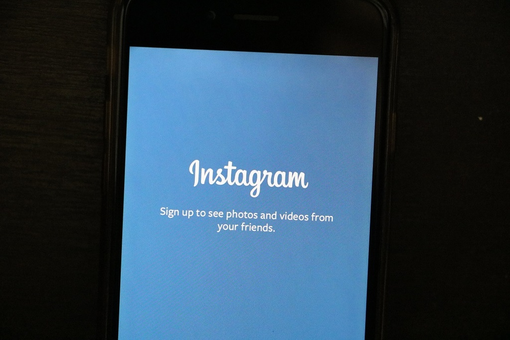 Instagram videozəng funksiyasını test edir