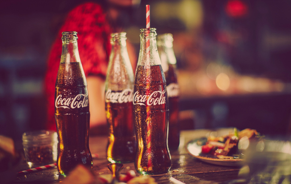 Coca-Cola, 130 illik ənənəsini bir kənara qoyaraq spirtli içki istehsal  edəcək!