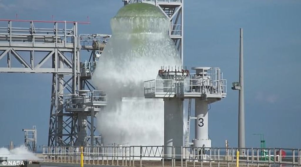 NASA-nın istilik testi əsnasında nəhəng su balonu partladı!