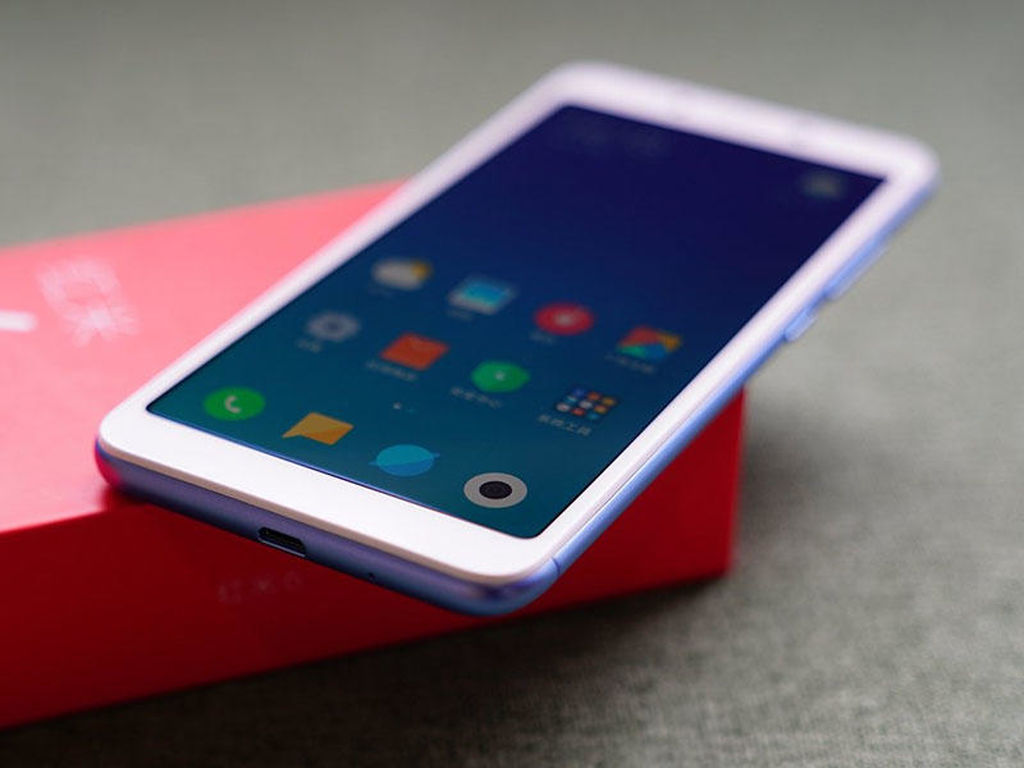 Xiaomi Redmi 6 Pro smartfonu və Mi Pad 4 planşeti təqdim olundular
