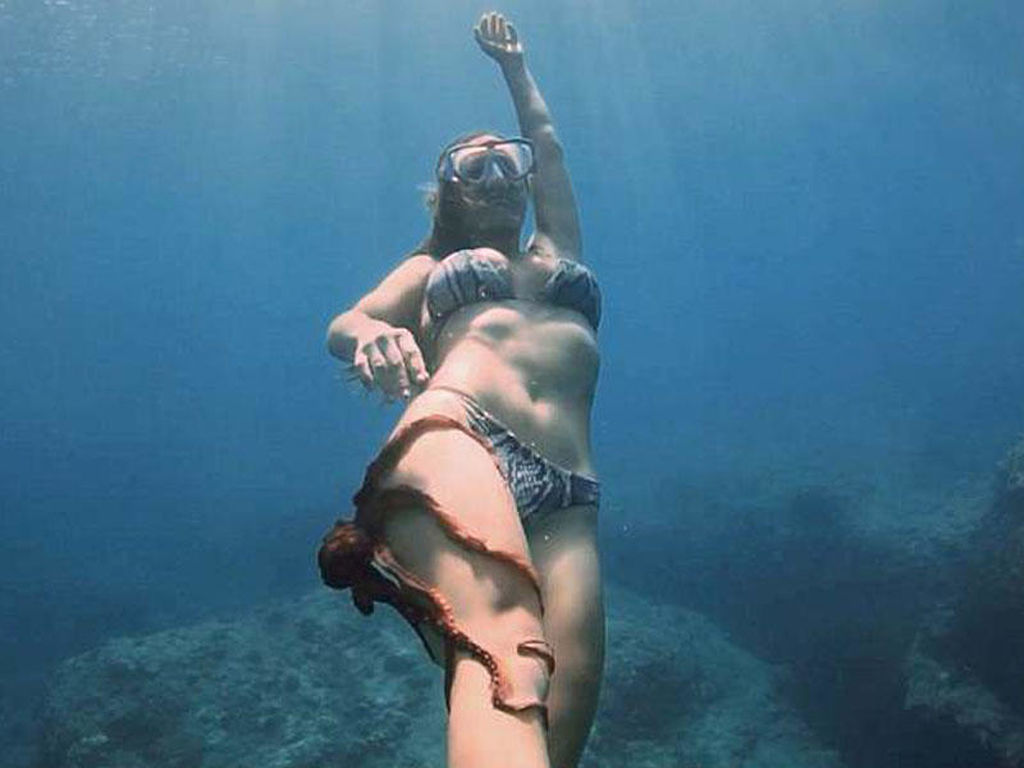 Su altında ayağına oktapod yapışdı - FOTO