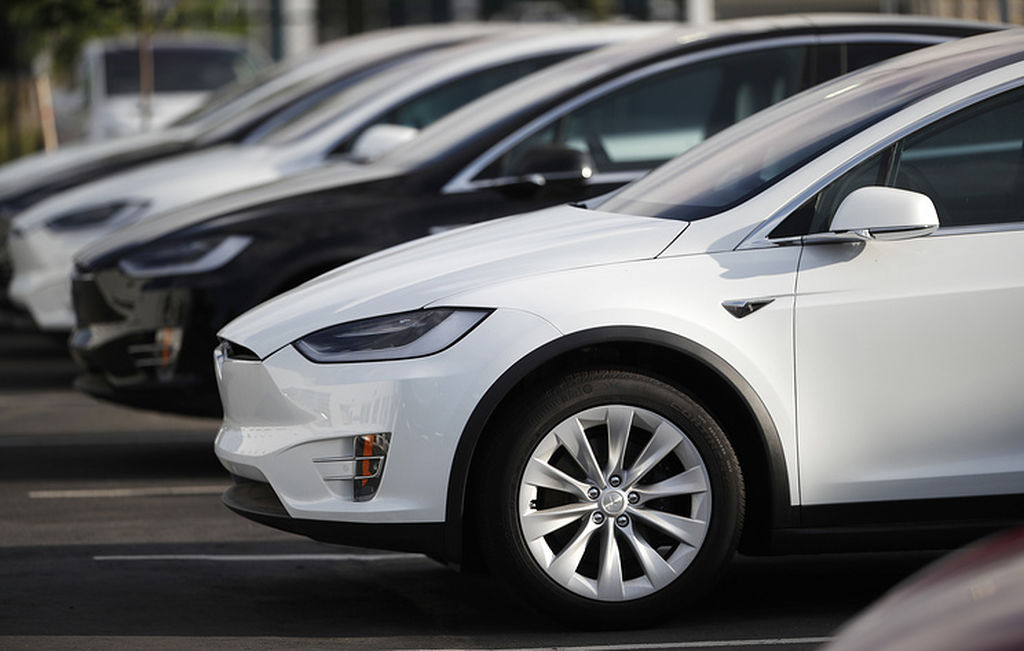 "Tesla" işi sürətləndirdi: Həftədə 5 min elektromobil