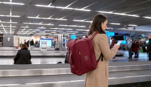 Təyyarə səfərlərində baqaj haqqı ödəməkdən bezən iki yolçunun istehsal etdikləri kürək çantası