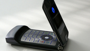 Motorolanın Əfsanə Telefonu RAZR Geri Dönür!