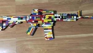 Instagram'da legodan etdiyi tüfəngin şəklini paylaşan 14 yaşındakı gənc həbs olundu!