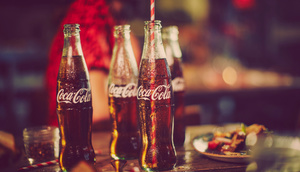 Coca-Cola, 130 illik ənənəsini bir kənara qoyaraq spirtli içki istehsal edəcək!