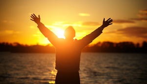 Elm adamları, bir insanın xoşbəxt olması üçün ildə nə qədər qazanması lazım olduğunu açıqladı 