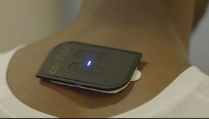 Kredit kartı böyüklüyündə masaj cihazı: Cardlax  