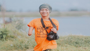 Həyatın gözəlliklərinə əlləri və ayaqları olmadan sahib olan fotoqraf