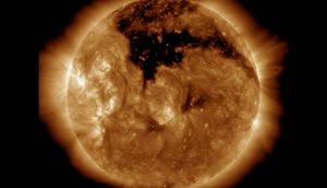 Günəşdə açılan dəliklər, geomaqnit fırtınalara səbəb olacak