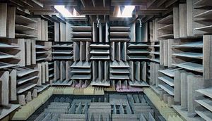 Microsoftun insanın öz sümük səslərini belə eşidə biləcəyi, dünyanın ən səssiz otağı