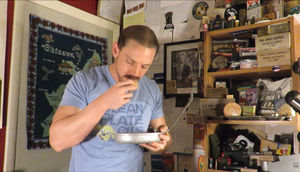 Bir Youtuber, daha çox baxış yığmaq üçün 117 illik mal əti yedi