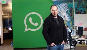 Facebook üzündən WhatsApp qurucusu istefa etdi 