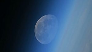 Rus kosmonavt Oleg Artemyev, kosmosdan ayın batışını yayımladı!