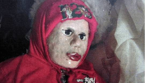 Məzardan qız meyitlərini çıxararaq oyuncaq düzəldən manyakın tükürpədən fotoları...