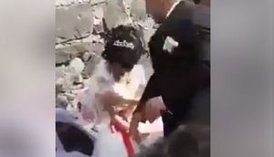 Gəlinin duvağını qaldırıb ona sillə vurdu - VİDEO