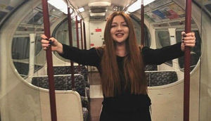 Metroda poza verirdi, 500 minlik Range Rover aldı: Instagram-da hər kəs bu qızdan danışır - FOTO