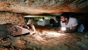 Məzardan tapılan məktub dəhşətə gətirdi - FOTO