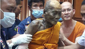 Torpaqdan çıxarılan ölü gülümsədi — 2 ay ərzində bədəni çürüməyib + Taylandda ŞOK