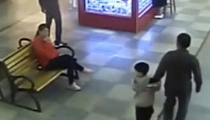 Ata 9 ay əvvəl qaçırılan oğlunu ticarət mərkəzində tapdı - VİDEO - FOTO