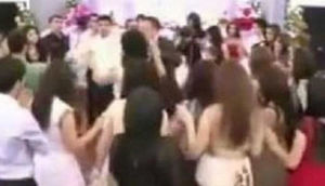 Toyda rəqs edən bəy biabır oldu - VİDEO