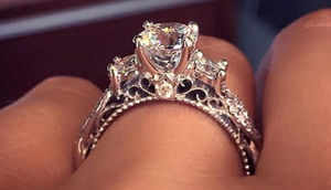 Dünyanın ən gözəl nişan üzüyü seçildi - FOTOLAR