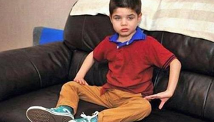 İNANILMAZ! Bu uşaq öz otağını yeyir - FOTO