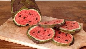 Oğlunun çəkdiyi hər yeni rəsmə uyğun çörək bişirən ana - FOTOLAR