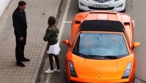 Qız oğlanı bahalı avtomobillə biabır etdi – VİDEO