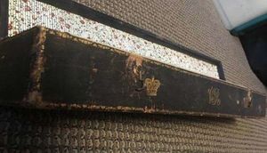 İllərdir evinin zirzəmisində olan qutunu açdı - ŞOK OLDU / FOTO