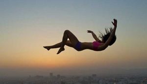 Yatarkən boşluğa düşdüyünüzü hiss edirsiniz? - SƏBƏB